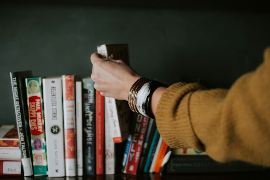 Photo how to choose the right book guide